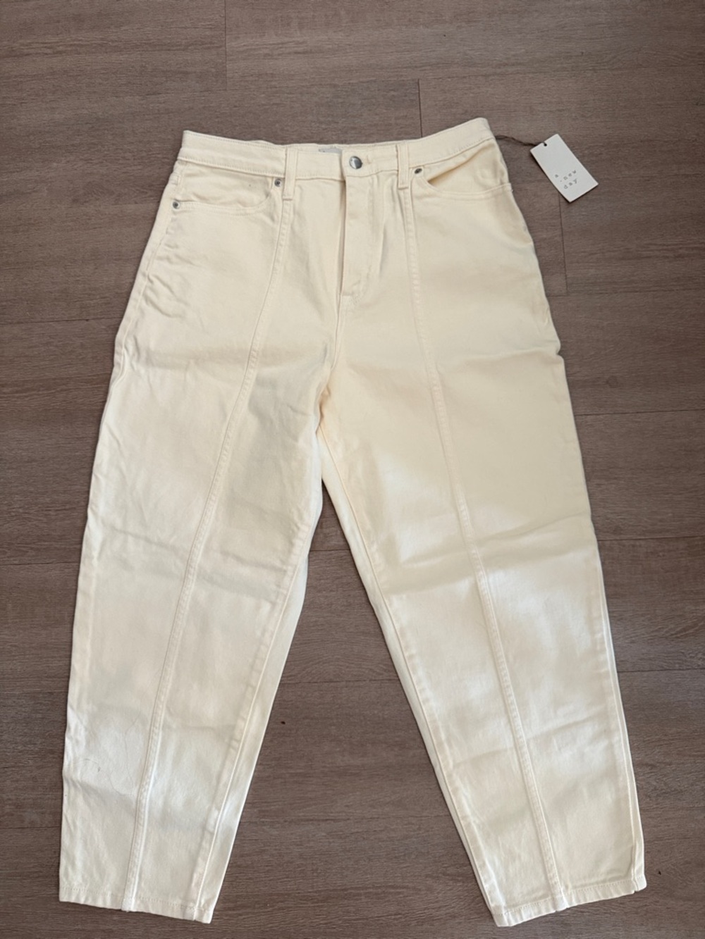 a new day Cream Straight Leg High-Rise Jeans- Size 8/29 R- NWT!